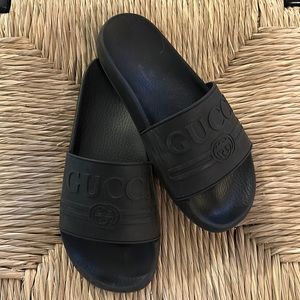 AUTHENTIC GUCCI RUBBER SLIDES